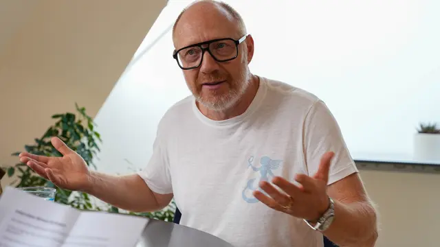 Simon Schwarz wurde als Sohn eines Theaterwissenschaftlers und einer Germanistin und leidenschaftlichen Umweltaktivistin in Wien geboren. | Foto: Andreas Pölzl/MeinBezirk