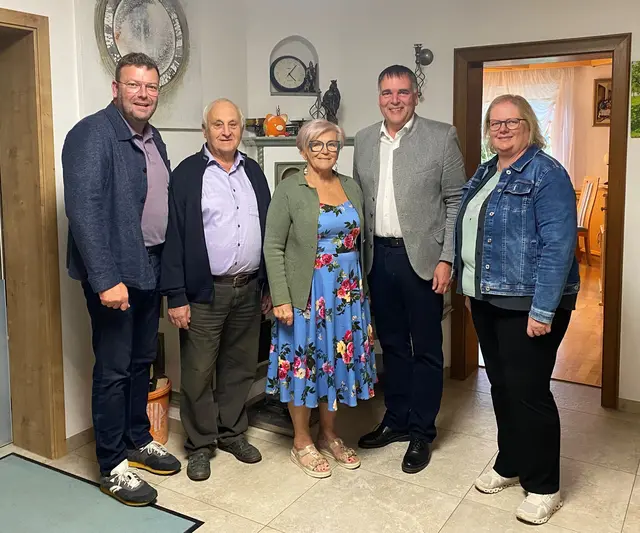 gGR Harald Halbmayr, Johann Hofmacher, Gertraud Hofmacher. Bürgermeister Thomas Raidl und GR Karin Bachner. | Foto: Marktgemeinde Sonntagberg