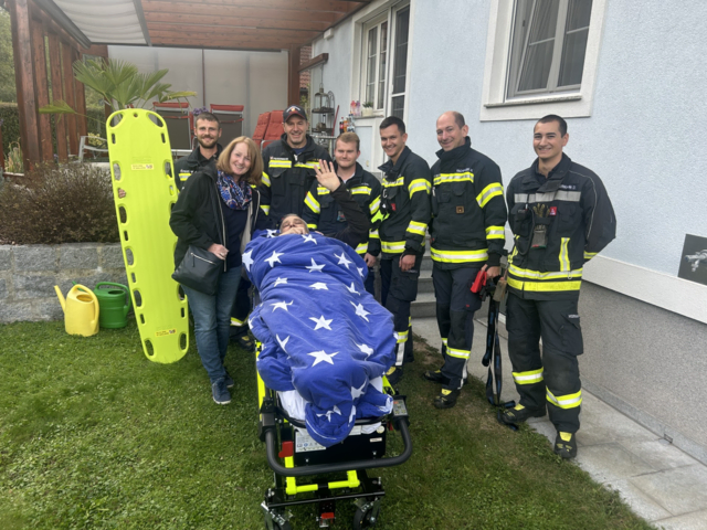Die Feuerwehr Wallern war sofort im Einsatz als Hilfe beim Transport benötigt wurde. | Foto: Rollende Engel