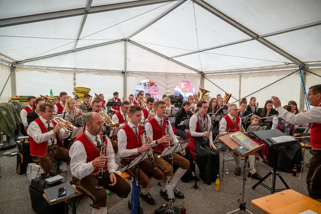 Die Kameradschaftskapelle Weiz umrahmte den Wortgottesdienst. | Foto: FF Landscha