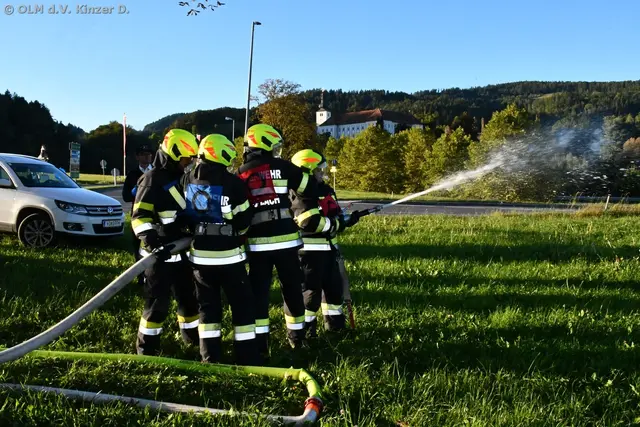 Wasser marsch und das vor der traumhaften Kulisse des Schlosses Piber. | Foto: OLM d.V. Dominik Kinzer