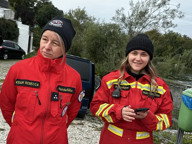 Am 4. Oktober dieses Jahres trafen sich die Österreichische Rettungshundebrigade (ÖRHB) und die Feuerwehr Stadl-Paura zu einer gemeinsamen Übung: Personensuche mit Einsatz von Booten im Au-Gebiet. | Foto: MeinBezirk