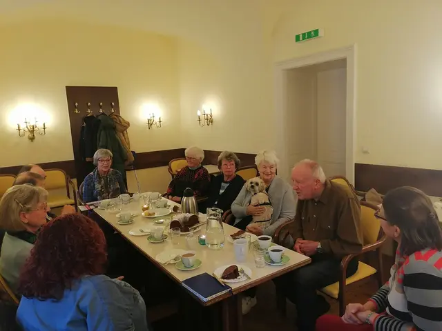 Im Mittelpunkt des Projekts "Umsorgende Gemeinschaft" stehen das soziale Miteinander und gemeinsame Aktivitäten. Die Seniorinnen und Senioren können sich aktiv einbringen und das Programmangebot mitgestalten.  | Foto: Christine Schneider-Worliczek