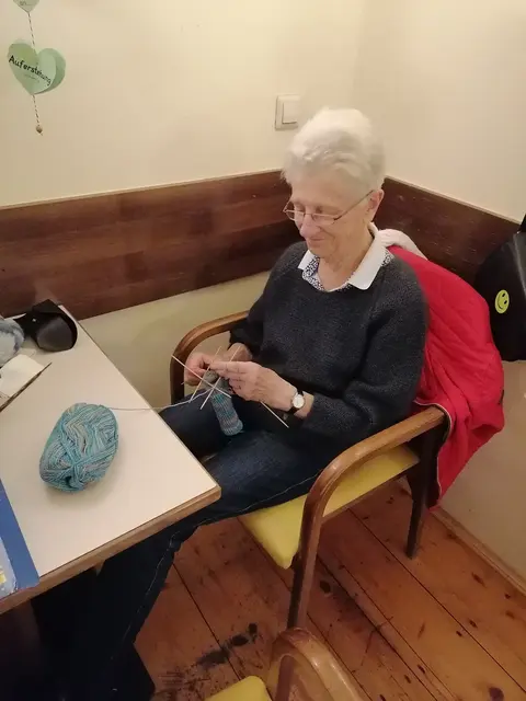 Im Mittelpunkt des Projekts "Umsorgende Gemeinschaft" stehen das soziale Miteinander und gemeinsame Aktivitäten. Die Seniorinnen und Senioren können sich aktiv einbringen und das Programmangebot mitgestalten.  | Foto: Christine Schneider-Worliczek