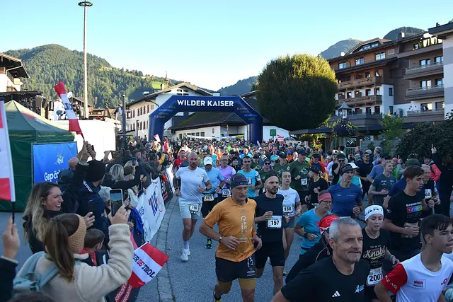 Gutes Wetter beim Söller 10er beim Start im Ortszentrum von Söll. | Foto: Schwaighofer