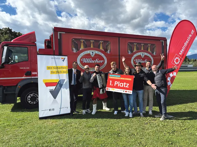 Kurt Tschermenjak, Walter Gitschthaler, Andreas Hinker, Phillipp, Melanie und Marcel von der Zechgemeinschaft Föderlach, Oliver Plieschnig und Thomas Springer.  | Foto: MeinBezirk/Julia Dellafior