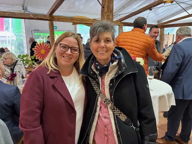 SP-Umweltstadträtin Bianca Scharnböck mit LGS Mitarbeiterin Manuela Hermüller. | Foto: F. Gruber