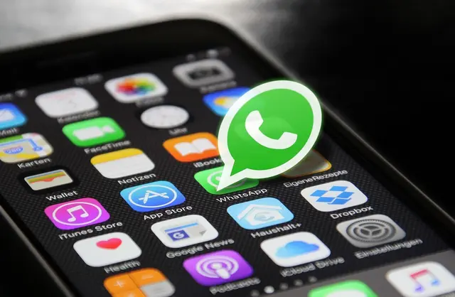 Immer mehr Betrugsmaschen passieren über Whatsapp | Foto: Pixabay/HeikoAL