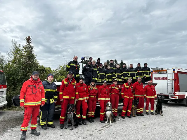 Am 4. Oktober dieses Jahres trafen sich die Österreichische Rettungshundebrigade (ÖRHB) und die Feuerwehr Stadl-Paura zu einer gemeinsamen Übung: Personensuche mit Einsatz von Booten im Au-Gebiet. | Foto: MeinBezirk