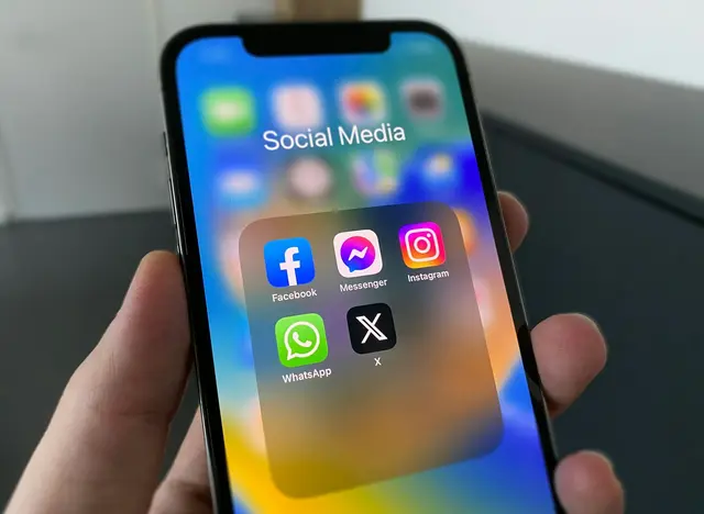 digireich versteht sich als Social-First-Agentur und bietet ein breites Portfolio: von Content-Produktionen über Social Media Betreuung und Kampagnenstrategien bis hin zu Workshops, Trainings und Keynotes für Unternehmen. (Symbolbild) | Foto: Julian Christ/Unsplash