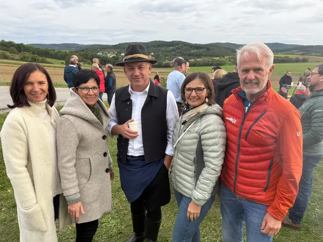 Tanzl Musi Chef Alois Lehrner mit Andrea Hosiner-Schmidl, Gerti Zachs, Maria Zachs und Josef Hosiner. | Foto: Gemeinde Marz