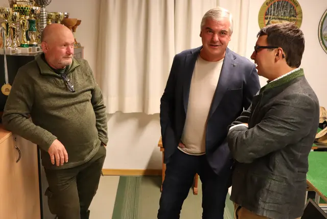 Beim Smalltalk | Foto: Gerhard Langmann