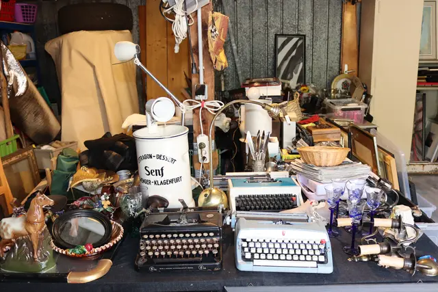 Um zuhause nicht ganz so viel anzuhäufen, verkauft Bartl selbst auch einiges. | Foto: MeinBezirk.at