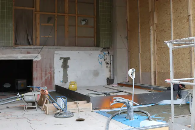 In die abgebildete Wanne kommt das Herzstück, das Sudhaus, hinein. Daneben wird ein Stiegenaufgang sein, der zu einem Empfangsbereich und einer Bar führen wird. | Foto: MeinBezirk.at