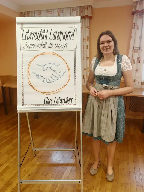 Clara Außerwöger präsentierte ihr Projekt für Eferding Umgebung, bei dem sie sich für eine stärke Zusammenarbeit der Landjugendgruppen einsetzte. | Foto: Landjugend Oberösterreich