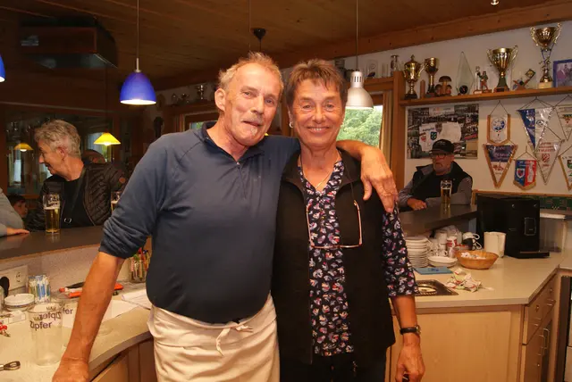 Das Buffet-Team mit Gitti und Grillmeister Georg hatten alle Hände voll zu tun. | Foto: Lorenzatto