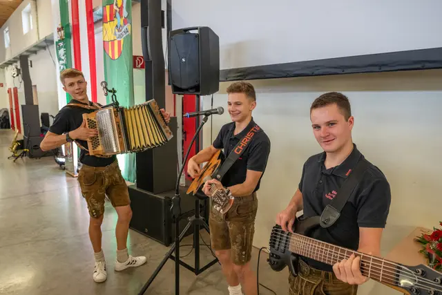 Die Jungen Aufbradler heizten ordentlich ein. | Foto: FF Landscha