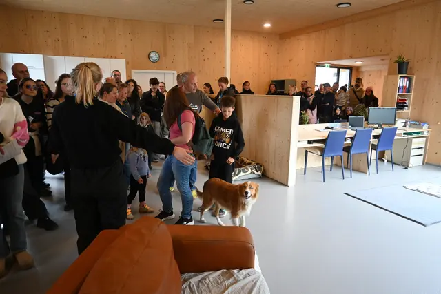 Die Führung durch das Hundehaus war sehr gefragt. | Foto: Königer