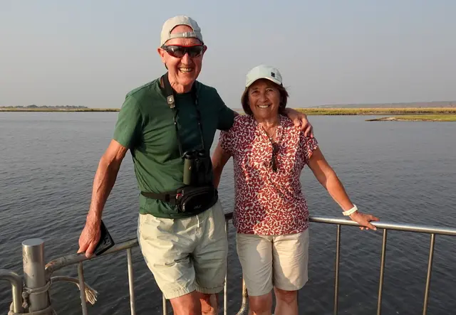 Gigi und ich beobachten vom Boot aus die fantastische Tierwelt.