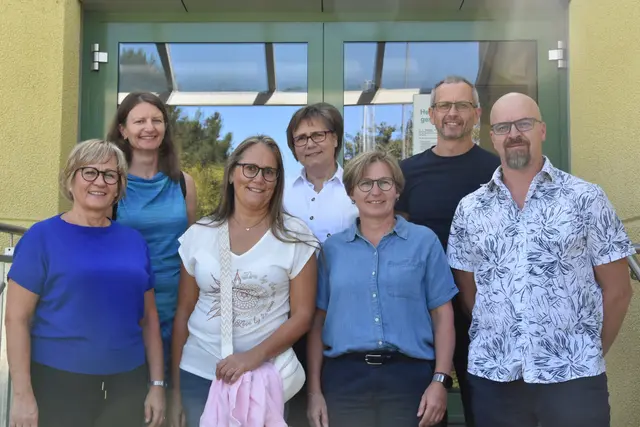 DGKP Petra Ableidinger MMSc (Pflegedirektorin PBZ Eggenburg), DGKP Petra Steiner MSc
(Lehrerin an der GuKPS Horn), DGKP Daniela Dangl, DGKP Emma Theuerer, DGKP Barbara
Fürst, DGKP Stefan Fehringer MBA (Stellvertreter der Pflegedirektorin LK Horn-Allentsteig),
DGKP Wolfgang Thaler | Foto: LK Horn