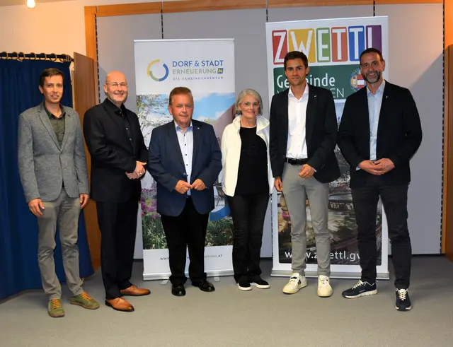 Daniel Fries (Dorf- und Stadterneuerung), Christian Fröschl, Bürgermeister Franz Mold, Eva Hahn-Schachinger, Vizebürgermeister Alexander Leutgeb, Wirtschaftsstadtrat Thomas Weiss beim Hausbesitzerstammtisch in Zwettl. | Foto: Stadtgemeinde Zwettl