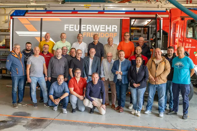 In gemütlicher Atmosphäre tauschten sich die aktiven und ehemaligen Feuerwehrleute aus Ansfelden aus. | Foto: Leimlehner