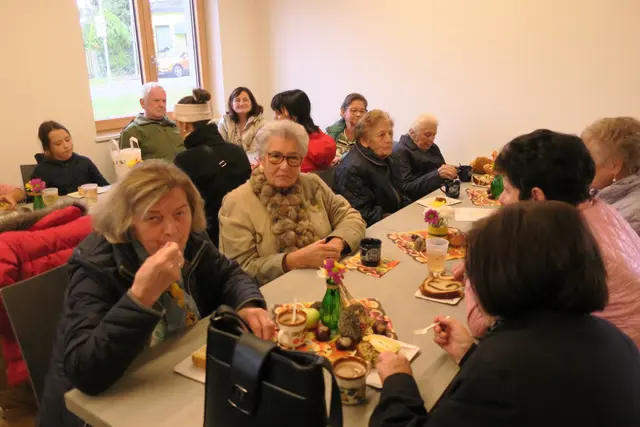 Nach dem Gottesdienst lud der Pfarr- und Filialkirchenrat Weingraben ins Dorftreff ein – bei Kaffee, Kuchen und Getränken klang das Fest gemütlich aus. | Foto: Lapatschek Maria