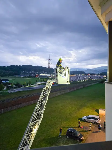 Die Feuerwehrleute hatten am Abend keine Augen für die Aussicht. | Foto: LKH Graz II