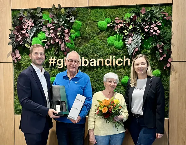 Neues Beratungszentrum der Sparkasse in Scheibbs: Vortsandsdirektor Florian Klemm mit den Kunden Helmut und Hannelore Breslmayr sowie Kundenberaterin Dragana Duric | Foto: Sparkasse Scheibbs AG