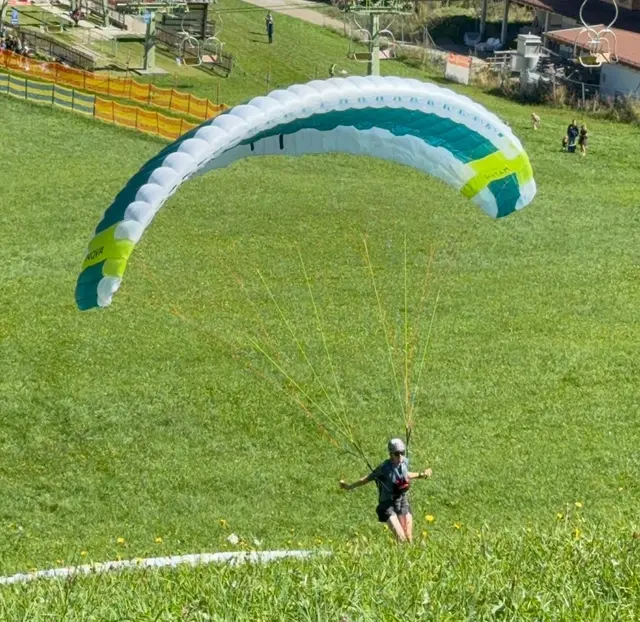 Lorenz Friesenbichler hat seine Fluglehrerausbildung absolviert und unterrichtet aktuell an der Flugschule Steiermark in Graz. | Foto: Lorenz Friesenbichler