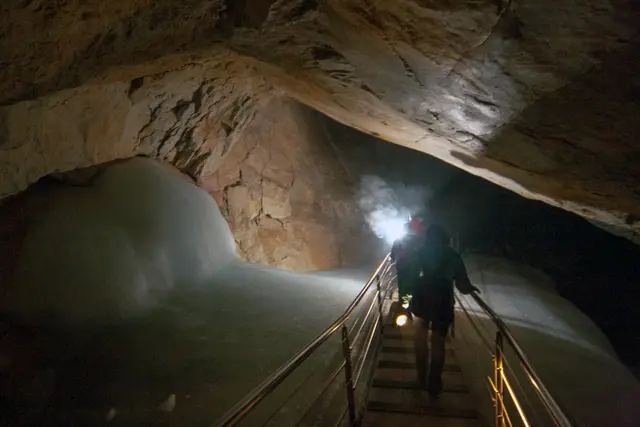 Bild # 2844: nach der sehr steilen Stiege (45°) wird der Steig im Bereich vom Eiswall (1.720 m) wieder flacher. | Foto: © by Ing. Günter Kramarcsik