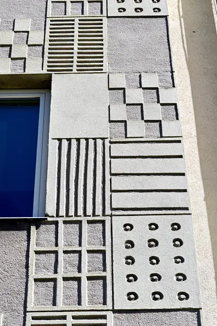 In der Vertikalen wechseln sich stets vier verschiedene Flächenstrukturen ab. | Foto: Hans-Peter Kriener