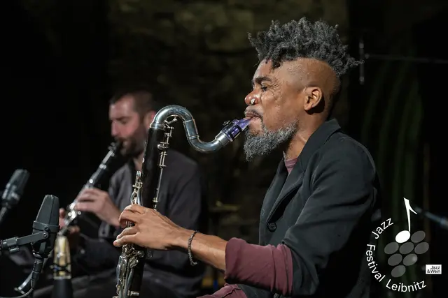 Leitete den Eröffnungsabend ein: das französische Duo "Nosax Noclar" | Foto: Peter Purgar