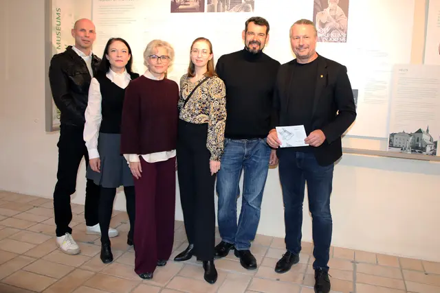 v.li.n.re.: Kulturamtsleiter Gregor Kremser, Ausstellungsdesignerin Doris Zichtl, Kuratorin Karin Böhm, Grafikerin Anna Mattes, Ausstellungsdesigner Georg Bergner und Bürgermeister Peter Molnar bei der Eröffnung der neuen Dauerausstellung „810 Jahre Geschichte“ | Foto: Stadt Krems