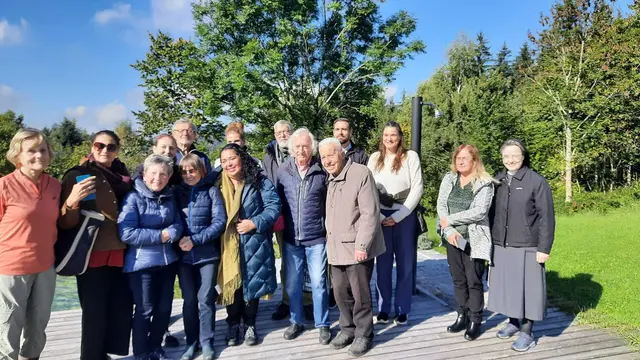 Gemeinsam erkundete man das buddhistische Zentrum in Scharnstein. | Foto: Ruzica Milicevic