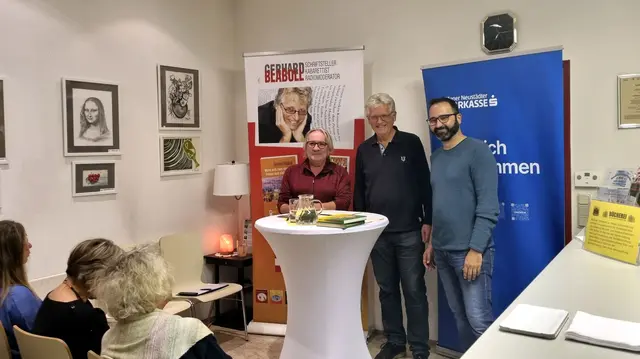 Andi Dirnberger, Prof. Gerhard Blaboll, Bgm. Andi Hueber in Felxdorf bei der Eröffnung der Buchwoche