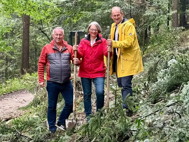 Bürgermeister Andreas Ehrenstrasser (Gemeinde Langkampfen), Geschäftsführerin Sabine Mair vom TVB Kufsteinerland und Bürgermeister Rainer Fankhauser (Gemeinde Thiersee). | Foto: (C) Gemeinde Thiersee