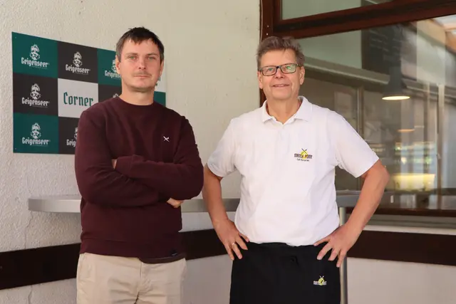 Oliver Deutsch von "Book the Cook" (links) und Hannes Kashofer stellten gemeinsam das Programm für die bevorstehende Saison im Matchpoint vor. | Foto: Lea Mayr