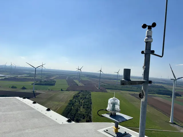 Blick nach Westen mit Signallicht, Wetterstation und Blitzschutz. | Foto: MeinBezirk/Birgit Bachhofner