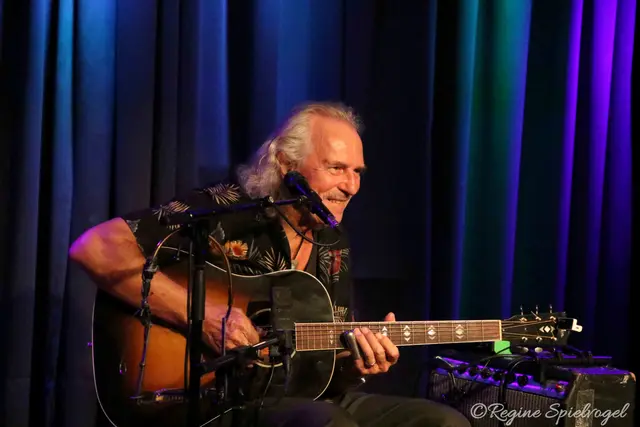 Hans Theessink- einer der ganz großen Bluesmusiker beehrte kürzlich das Bühnenwirtshaus Mayer in Rekawinkel.