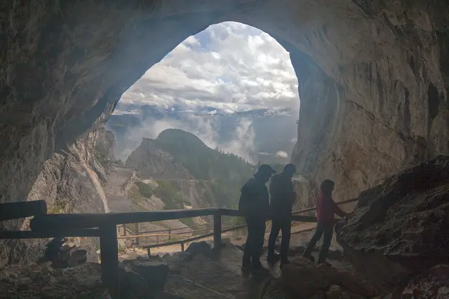 Bild # 2861: nach ca. 75 Minuten sind wir wieder bei Höhleneingang auf 1.641 m bei schöneren Wetter als beim Start angekommen.  | Foto: © by Ing. Günter Kramarcsik