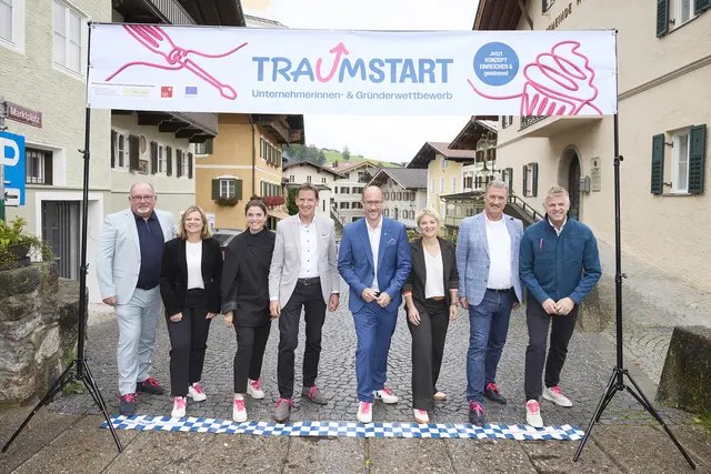 Stellten den "Traumstart" vor: Roland Murauer (CIMA), Michaela Hausberger (Standortmarketing Hohe Salve – Wildschönau), Julia Pürgstaller (WiR Alpbachtal), Paul Sieberer (Standortmarketing Hohe Salve – Wildschönau), LR Mario Gerber, Elfriede Klingler und Rudolf Puecher (Regionalmanagement Kitzbüheler Alpen) und Martin Schwaighofer (WiR Alpbachtal) v.l. | Foto: Simon Hausberger