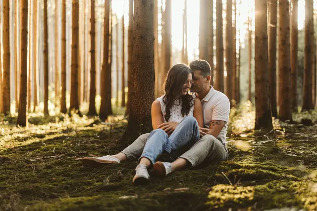 Fotograf Michael Schafranek aus Purgstall an der Erlauf setzt die Models Ines und Stefan im goldenen Herbst perfekt in Szene. | Foto: Michael Schafranek