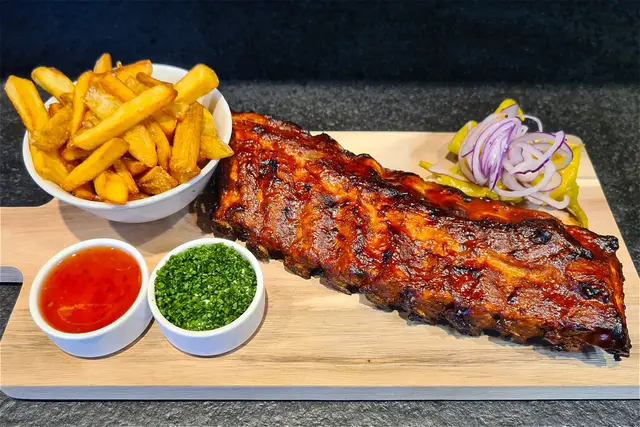 Frisch gekocht und mit viel Abwechslung bringt das Ox in the City von zartem Steak über feinen Fisch bis hin zu vegetarischen Gerichten hausgemachte, saisonale und regionale Kost auf den Teller. | Foto: OX in the City