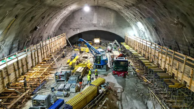 Auch in der Kraftwerkskaverne laufen die Bauarbeiten für Pumpspeicherkraftwerk Ebensee auf Hochtouren.
 | Foto: Energie AG