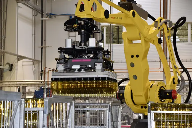 Die Geschäftsführung bezeichnet das neue Werk als modernsten Sektbetrieb Europas.  | Foto: Stefan Schneider