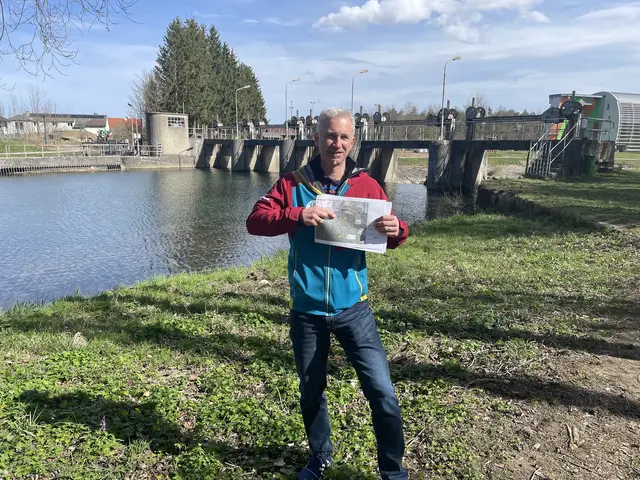 Weinburgs Bürgermeister Strasser vor dem geplanten Projekt. | Foto: Marlene Trenker