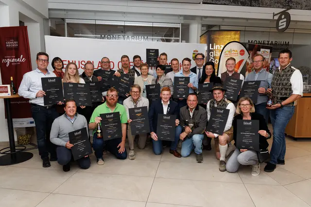 Die prämierten Produzenten: Darunter auch (vorne, v. l.) Martin Brandlmayr vom Stockingergut und Andy Hauser von Traunsecco. | Foto: Pia Paulinec