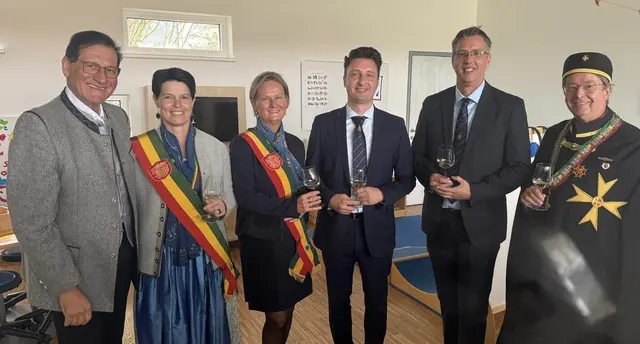 Bürgermeister Gerald Hüller, Manuela Leitgeb, Martin Braunrath, Jürgen Stricker und Werner Zechmeister. | Foto: Weinritterorden