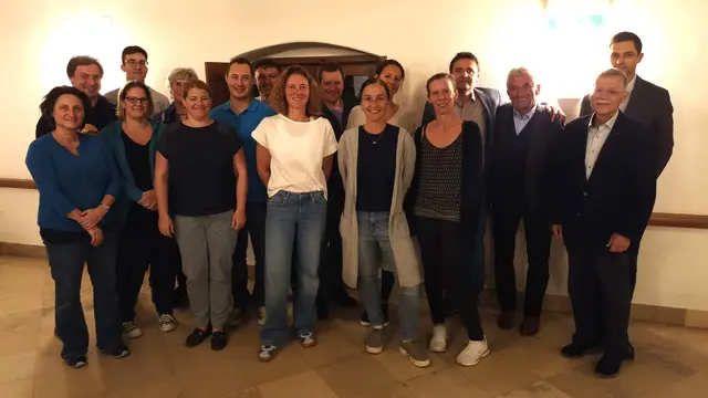 hintere Reihe: SimonTribelnig, AlexanderKnoll, Theodora Bauer, Simon Kosnopfl, Fabian Gollegger, Michael Schwarzott, Denise Wehr, Robert Prinz, Günther Trettenhahn, Daniel Schwarzböck
vordere Reihe: Heidemarie Wiedner-Sellmeister, Tanja Leibl, Lydia Öllerer, Yvonne Schwarzböck, Sandra Schweinberger, Petra Hanak, Gerhard Sartori | Foto: Sportunion Bisamberg